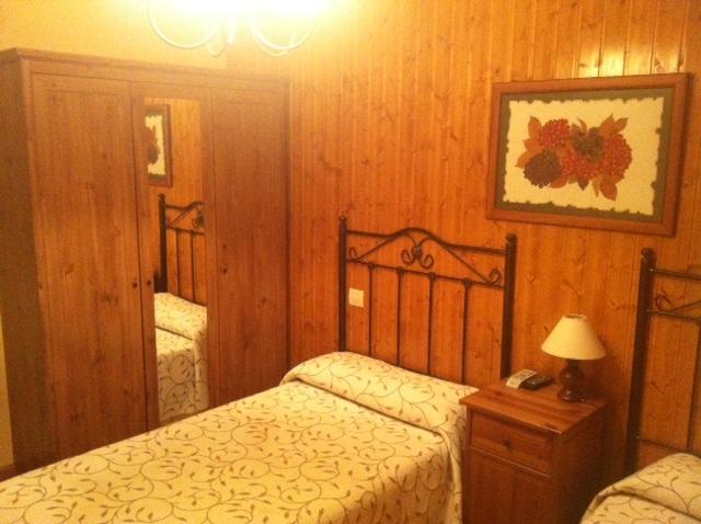Pension A Cochera Ferrol Room photo