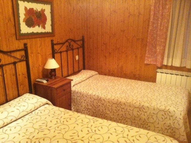 Pension A Cochera Ferrol Room photo